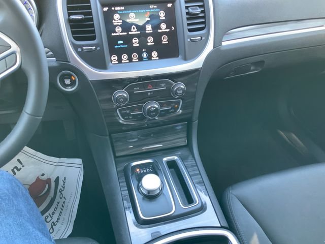 Used 2022 White Chrysler Touring image 22