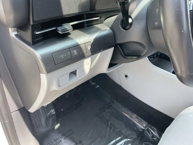 Used 2025 White Hyundai SEL image 24
