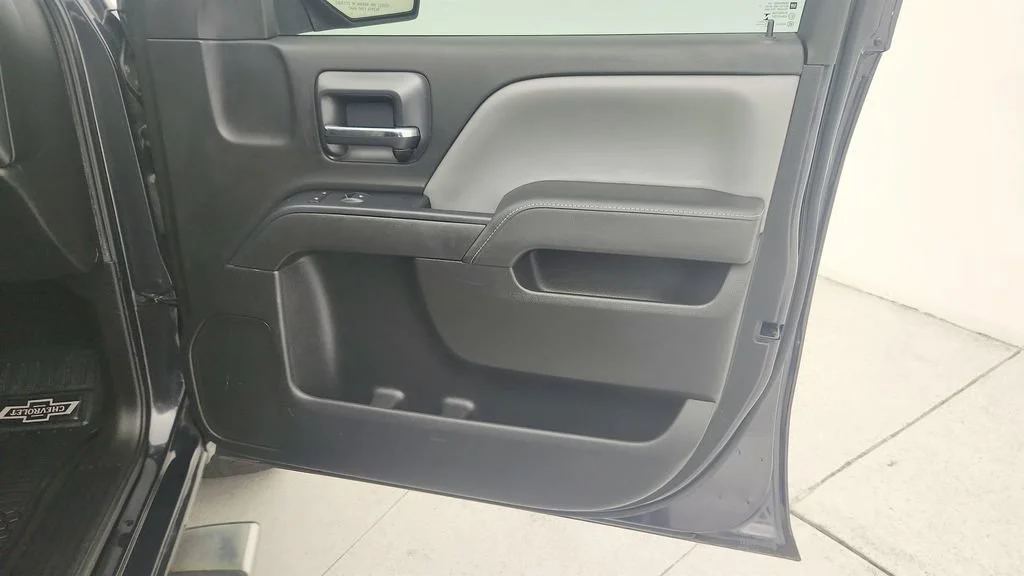 Used 2015 TUNGSTEN METALLIC Chevrolet LS image 27