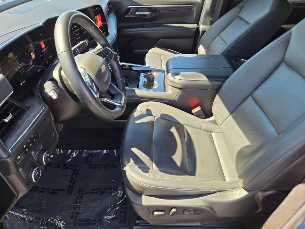 Used 2025 Lakeshore Blue Metallic Chevrolet LT image 10