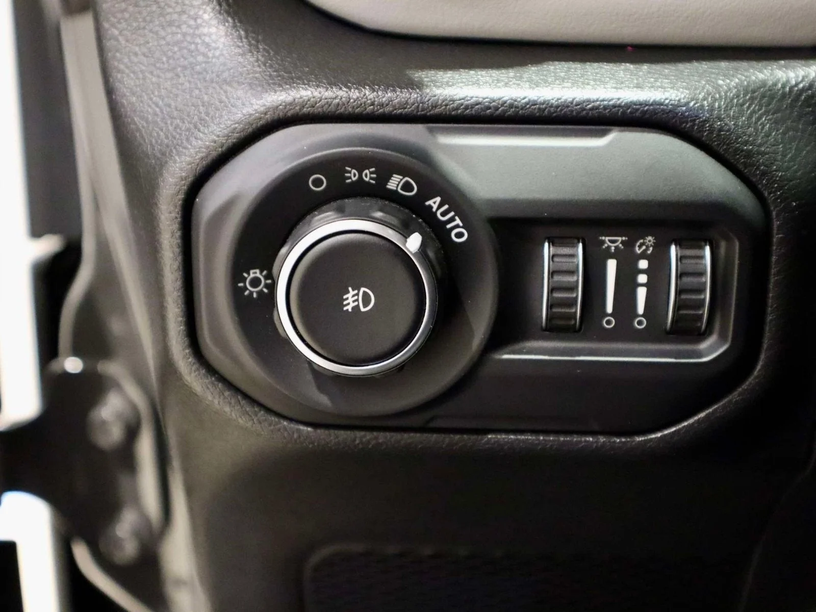 Used 2022 Sting-Gray Clearcoat Jeep Unlimited High Altitude image 24