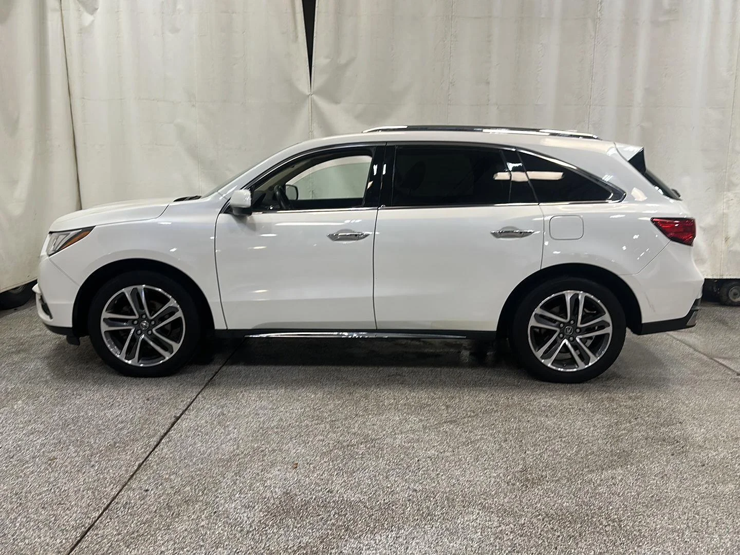 Used 2017 Acura MDX Advance and Entertainment Package with VIN 5FRYD4H90HB041273 for sale in Waconia, Minnesota