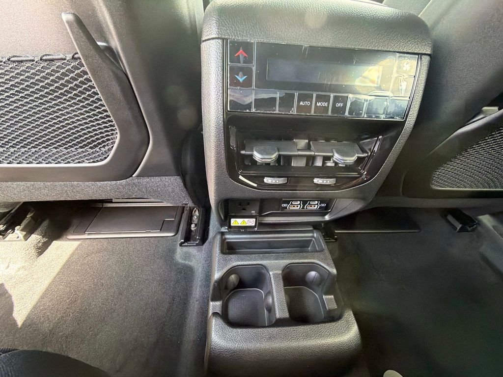 New 2026 Diamond Black Crystal Pearlcoat Jeep Laredo image 16