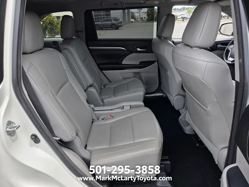Used 2017 Blizzard Pearl TOYOTA LIMITED V6 FWD image 15