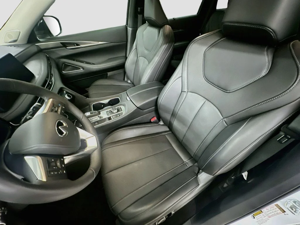 Certified Used 2026 White INFINITI LUXE image 5