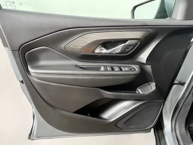 Used 2024 Silver GMC SLE image 29