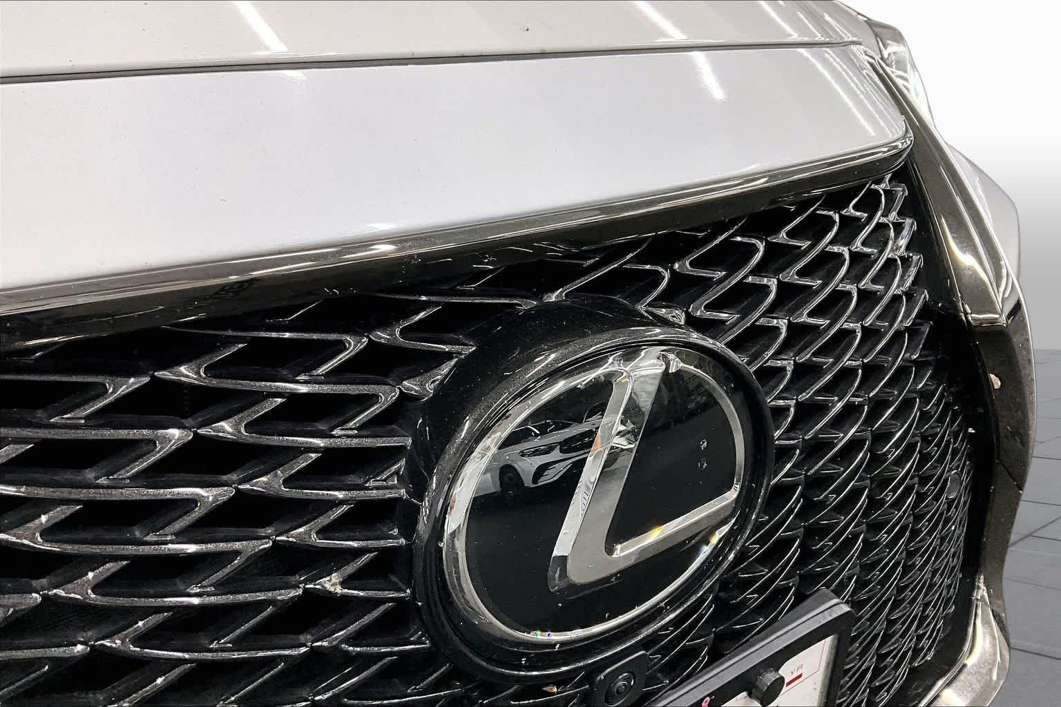 Used 2024 Ultra White Lexus F SPORT Handling image 29