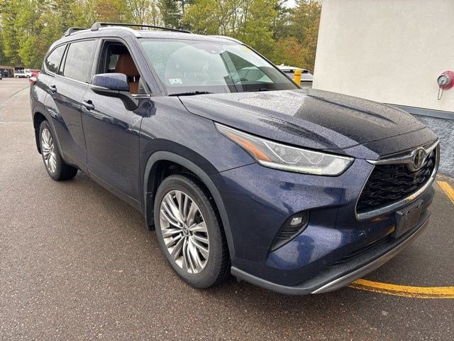 2022 Toyota Highlander Platinum 4x4 V6's photo