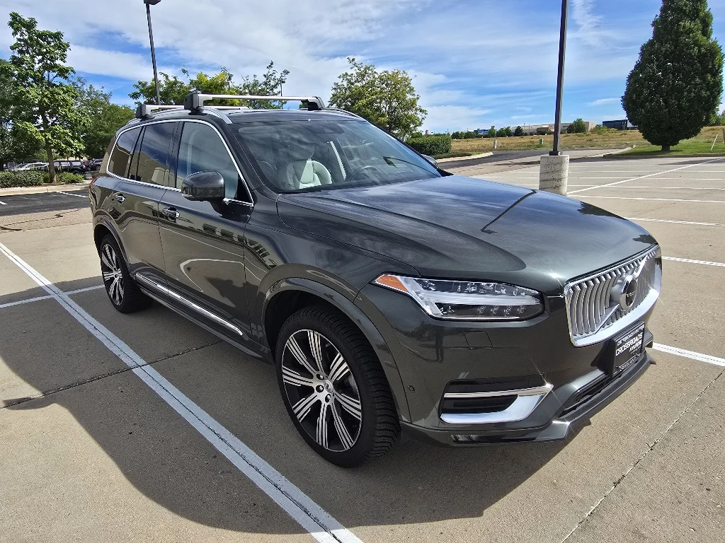 Used 2022 Pine Grey Metallic Volvo Inscription image 8