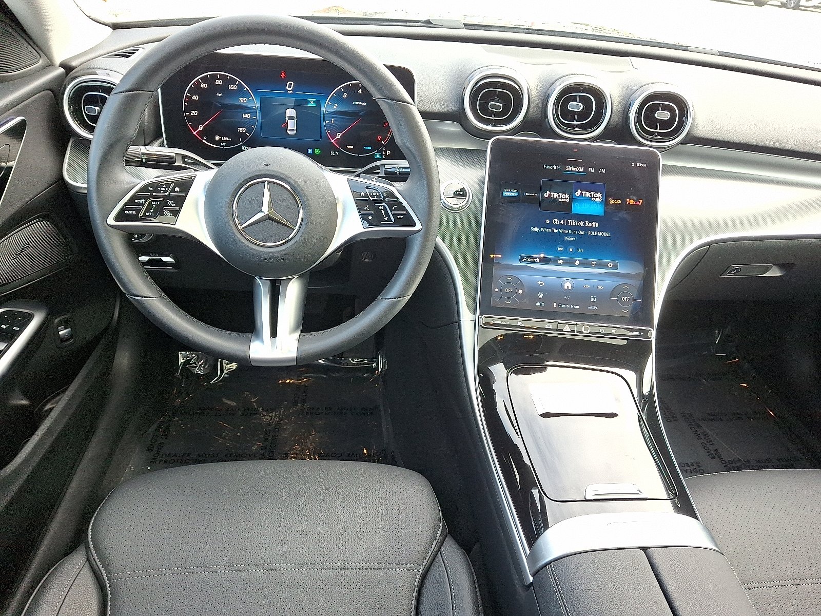 2025 Mercedes-Benz C-Class Sedan C 300 - Photo 10