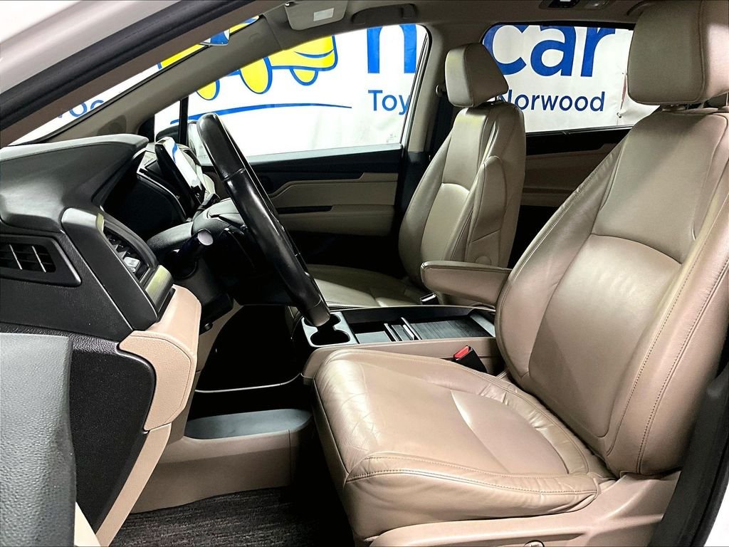 Used 2021 White Honda EX-L image 10