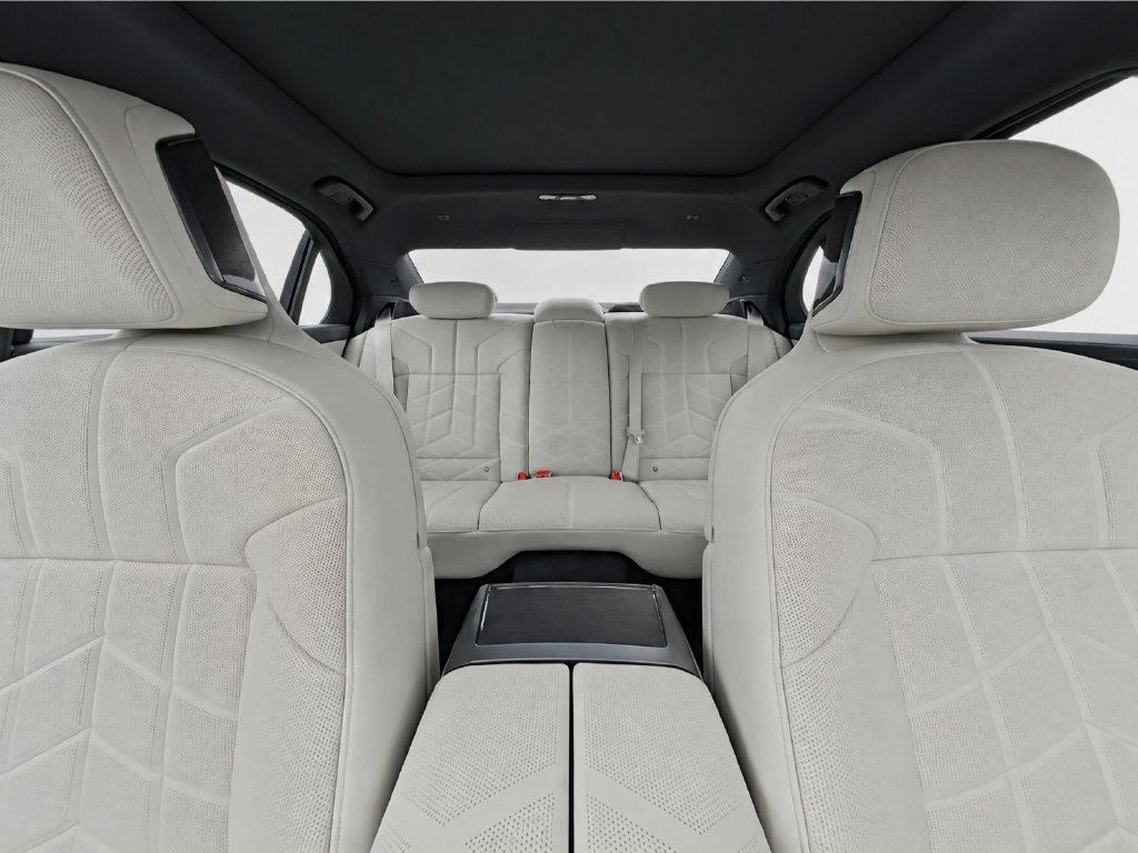 New 2027 Dravit Grey Metallic BMW  image 32