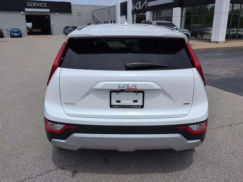 New 2026 Snow White Pearl Kia LX image 6