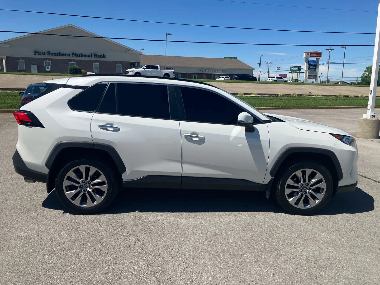 Used 2019 Blizzard Pearl Toyota Limited image 8