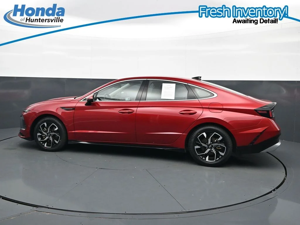 Used 2025 Red Hyundai SEL image 6