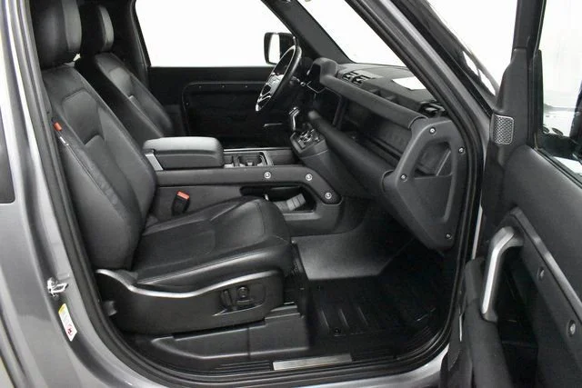 2024 Land Rover Defender X-Dynamic SE - Photo 14