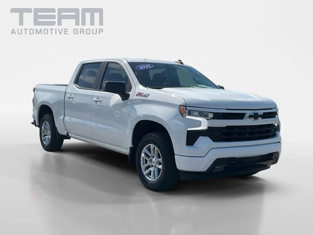Used 2025 Summit White Chevrolet RST image 1