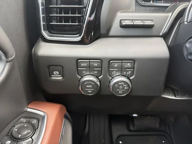 New 2026 Glacier White Tricoat GMC Denali Ultimate image 31