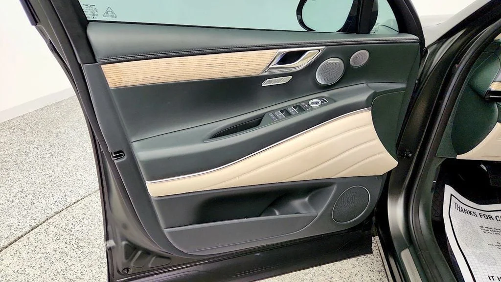 Used 2025 Storr Green Genesis 3.5T Prestige AWD image 10