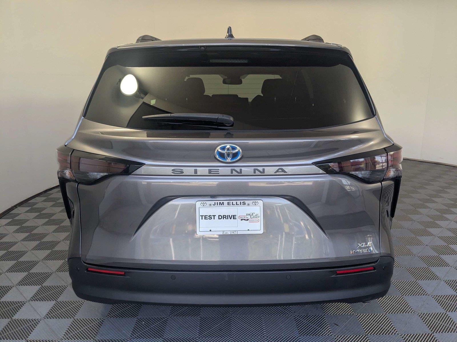 2024 Toyota Sienna XLE - Photo 6