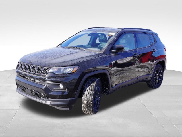 New 2026 Diamond Black Crystal Pearl-Coat Exterior Paint Jeep Altitude Special Edition image 7