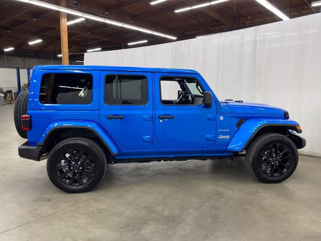 Used 2024 Hydro Blue Pearlcoat Jeep Sahara image 7