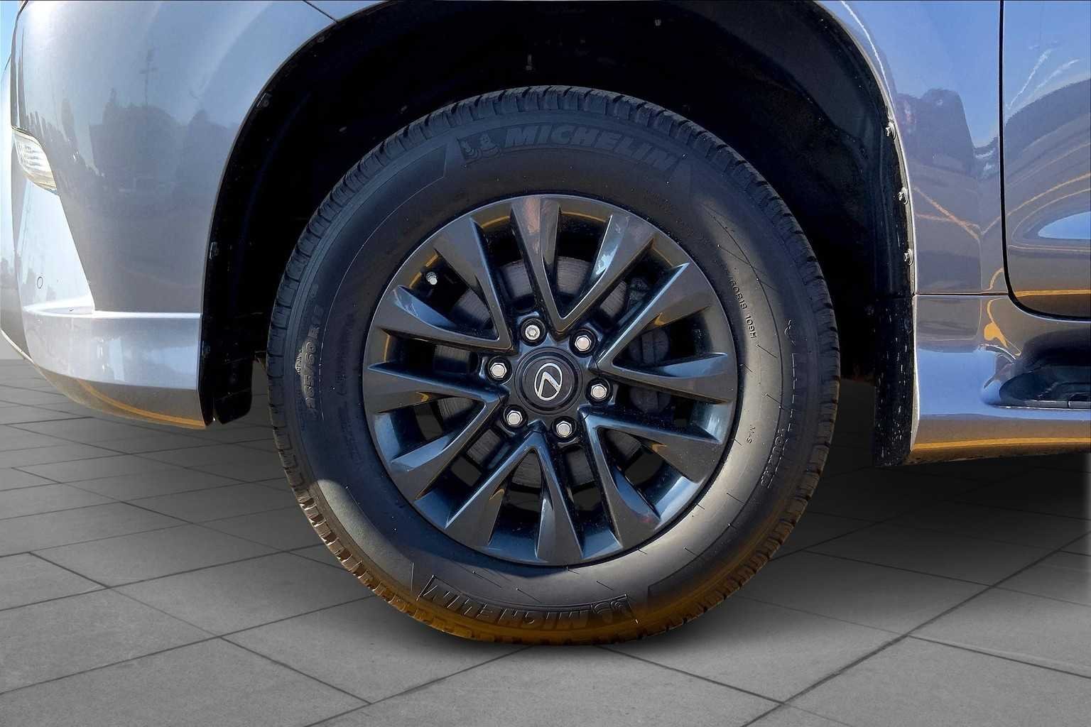 Used 2022 Nebula Gray Pearl Lexus Premium image 9