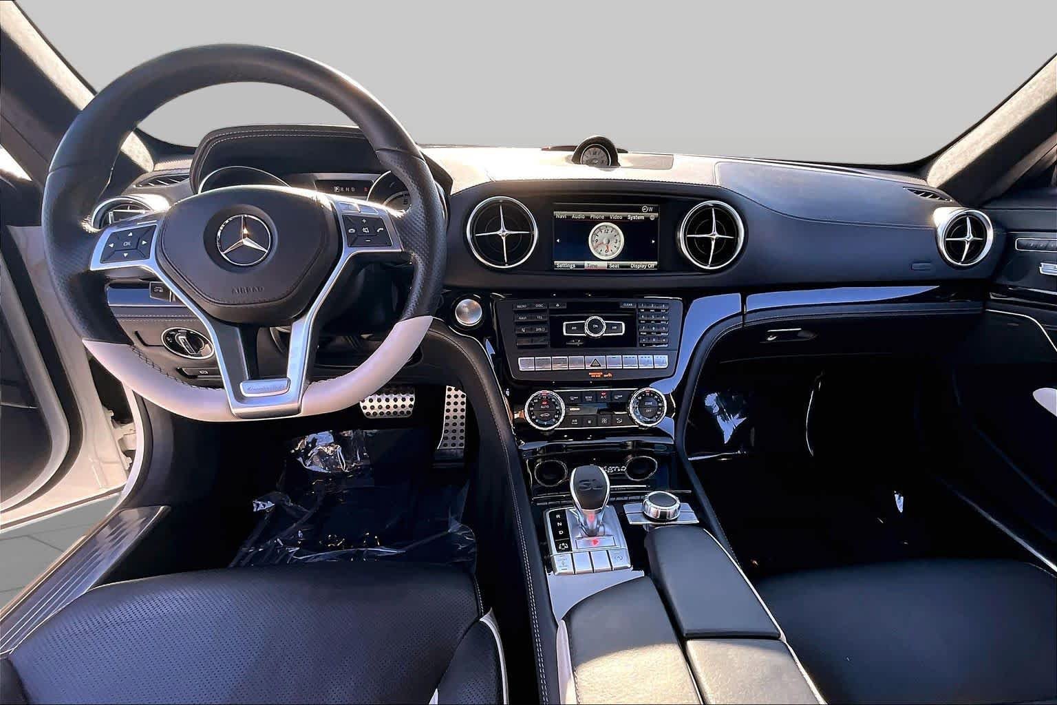 Used 2015 designo Diamond White Metallic Mercedes-Benz SL 550 image 15