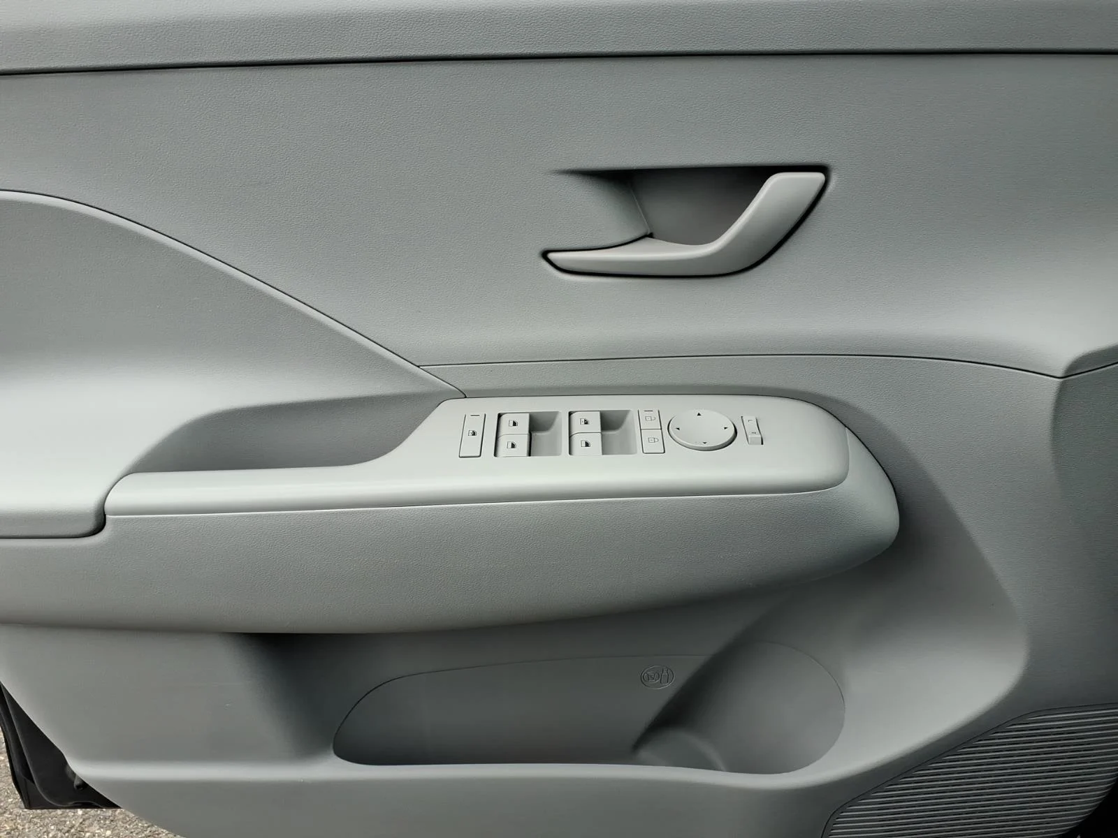 Used 2025 Gray Pearl Hyundai SEL image 24