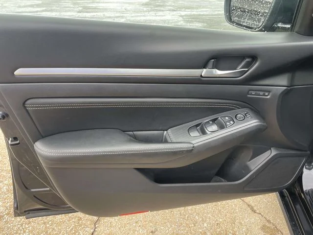 Used 2019 Blue Nissan 2.5 Platinum image 11