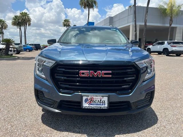 Used 2024 Downpour Metallic GMC SLE image 2