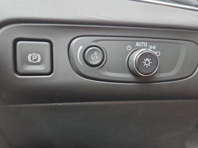 Used 2020 Summit White Buick Essence image 12