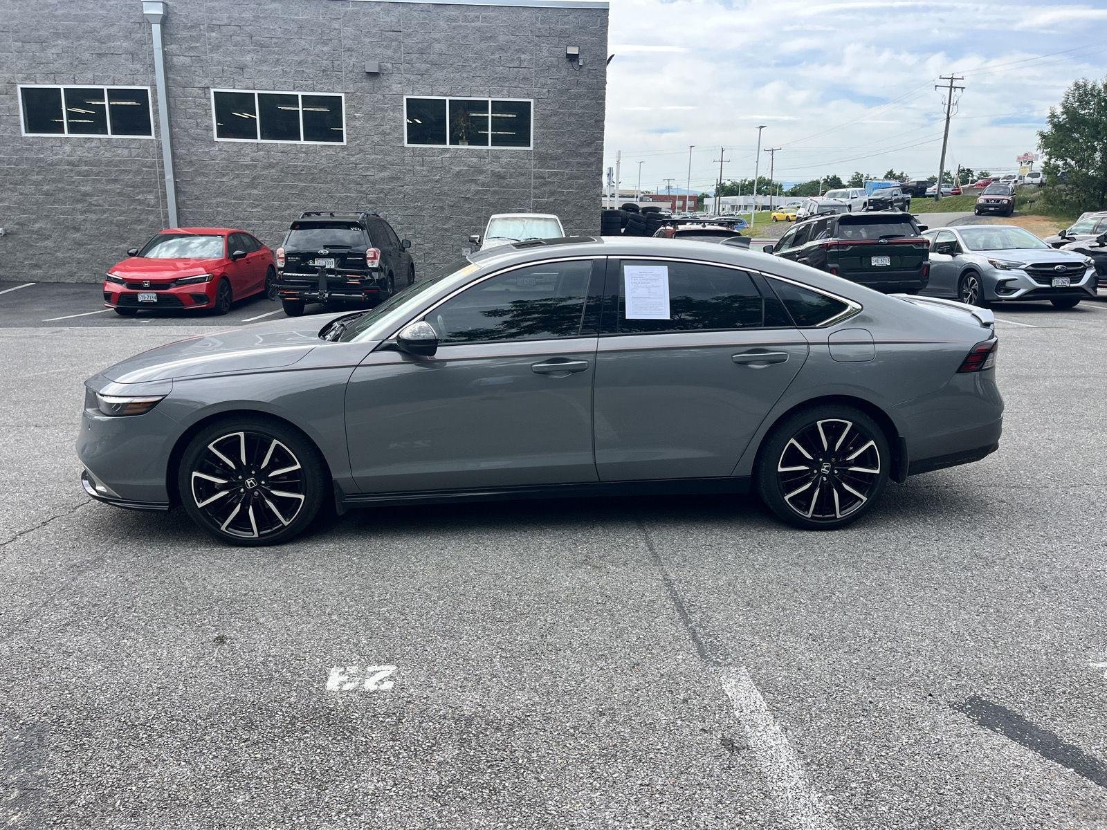 Used 2024 Urban Gray Pearl Honda Touring image 4