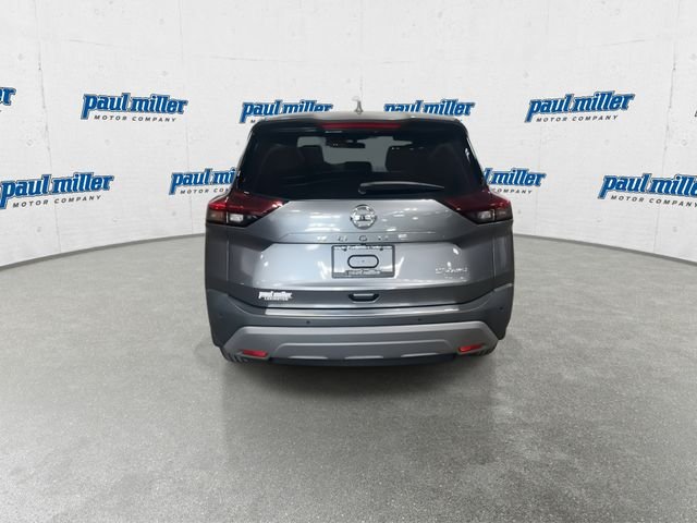 Certified Used 2021 Gun Metallic Nissan SV image 9