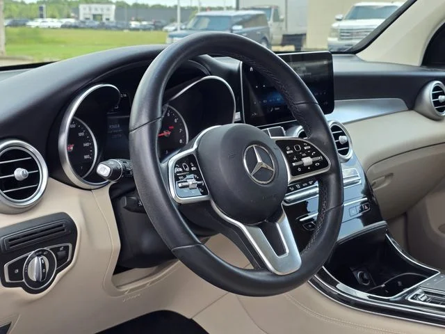 Used 2020 Polar White Mercedes-Benz GLC 300 image 27