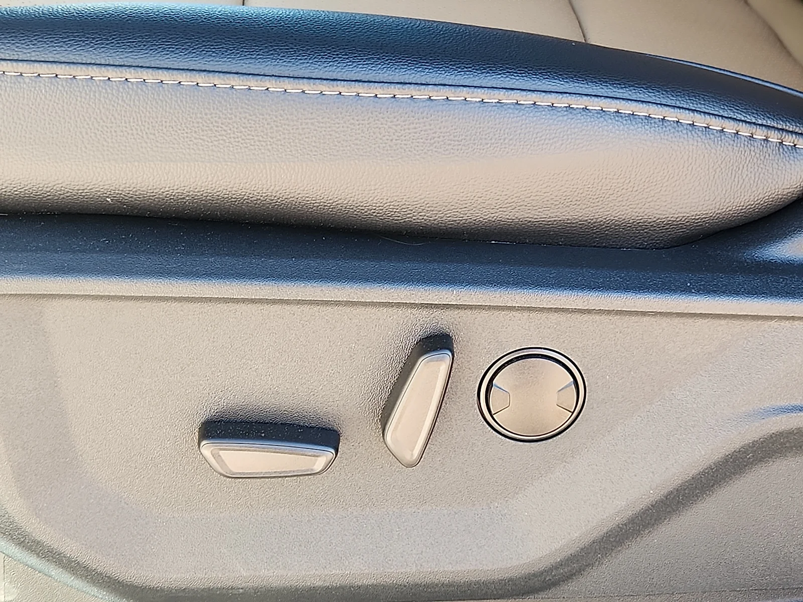 New 2026 Oxford White Ford Lariat image 16