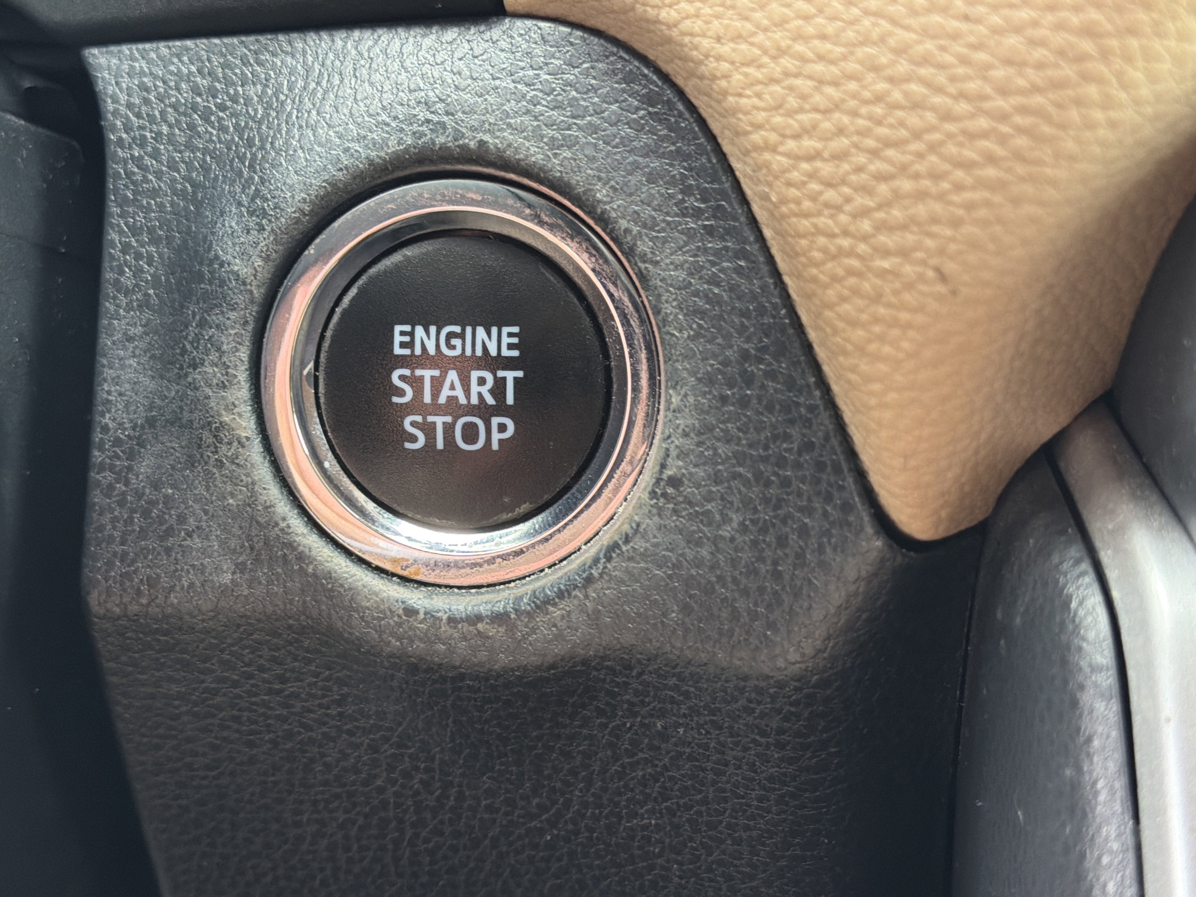 Used 2019 Super White Toyota XLE image 34