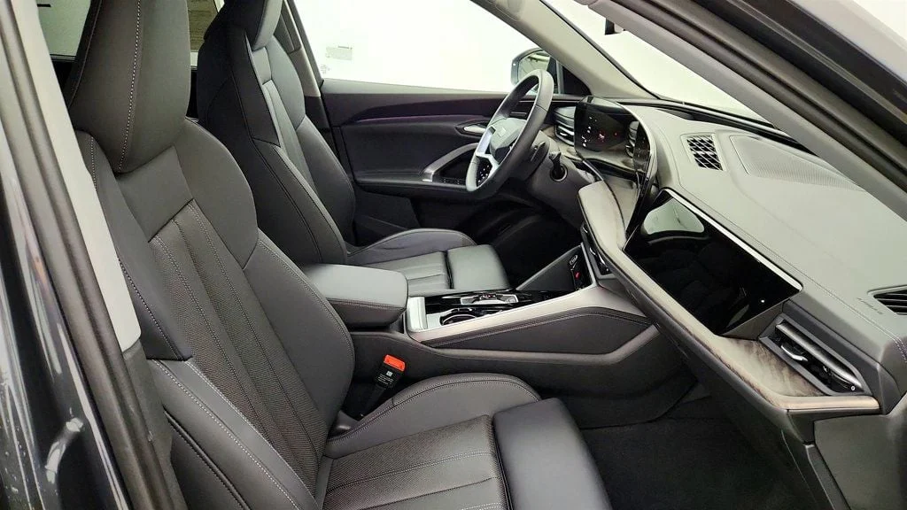 Used 2025 Tambora Gray Metallic Audi Premium Plus 2.0 TFSI quattro w/ B&O Sound & Pano Roof image 23