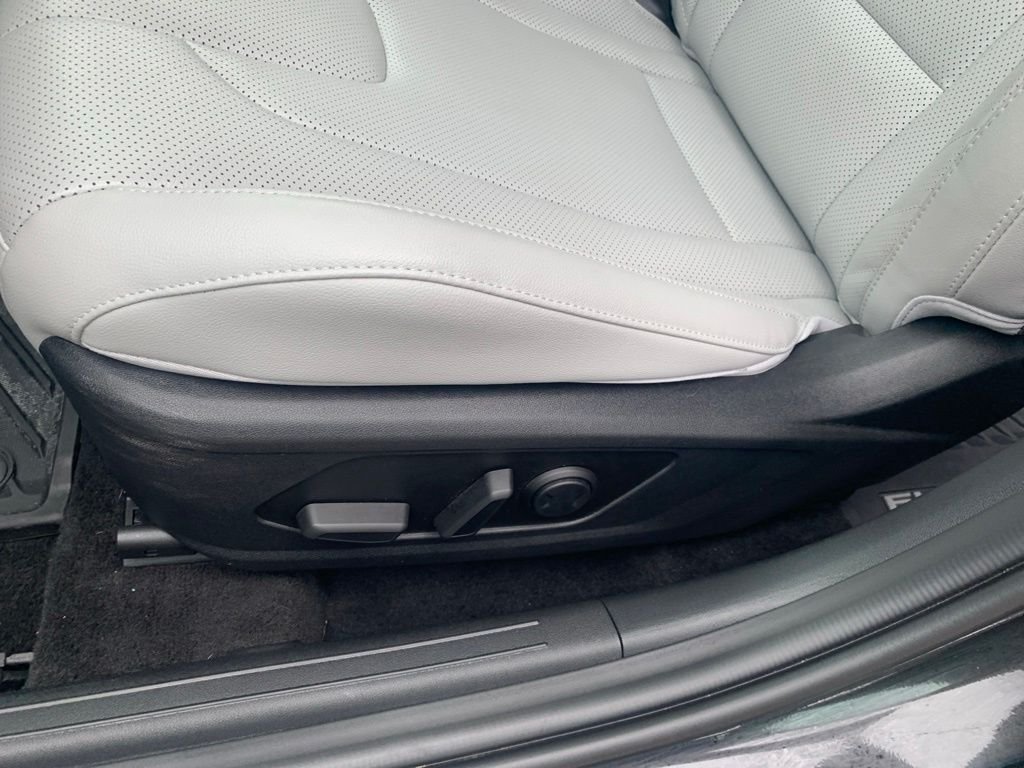 2024 Hyundai Elantra Limited - Photo 12