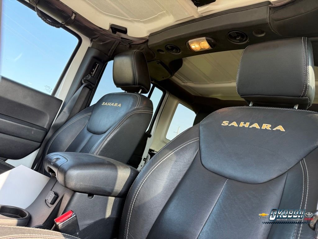 Used 2015 White Jeep Unlimited Sahara image 16