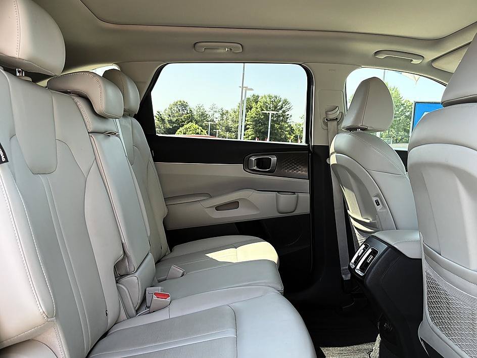 Used 2025 Everlasting Silver Kia S image 13