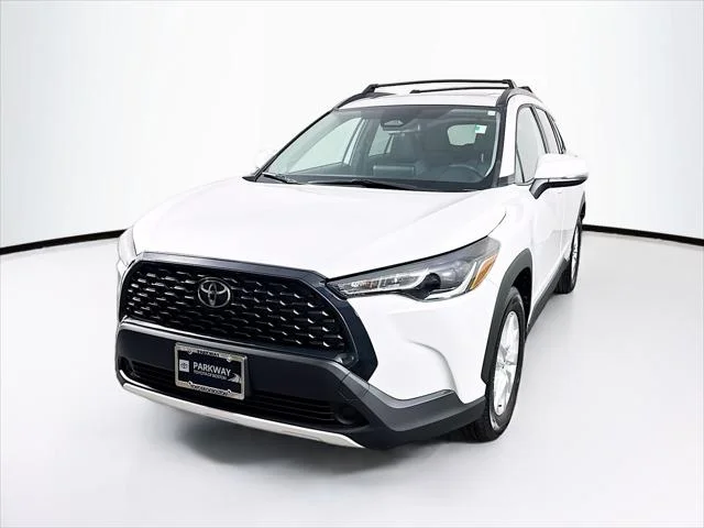 Certified Used 2024 WIND CHILL PEARL Toyota  image 3