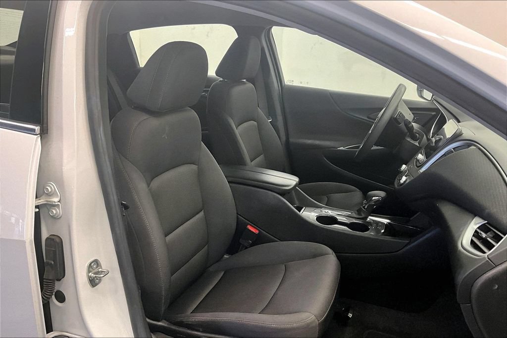 Used 2024 Summit White Chevrolet 1LT image 6