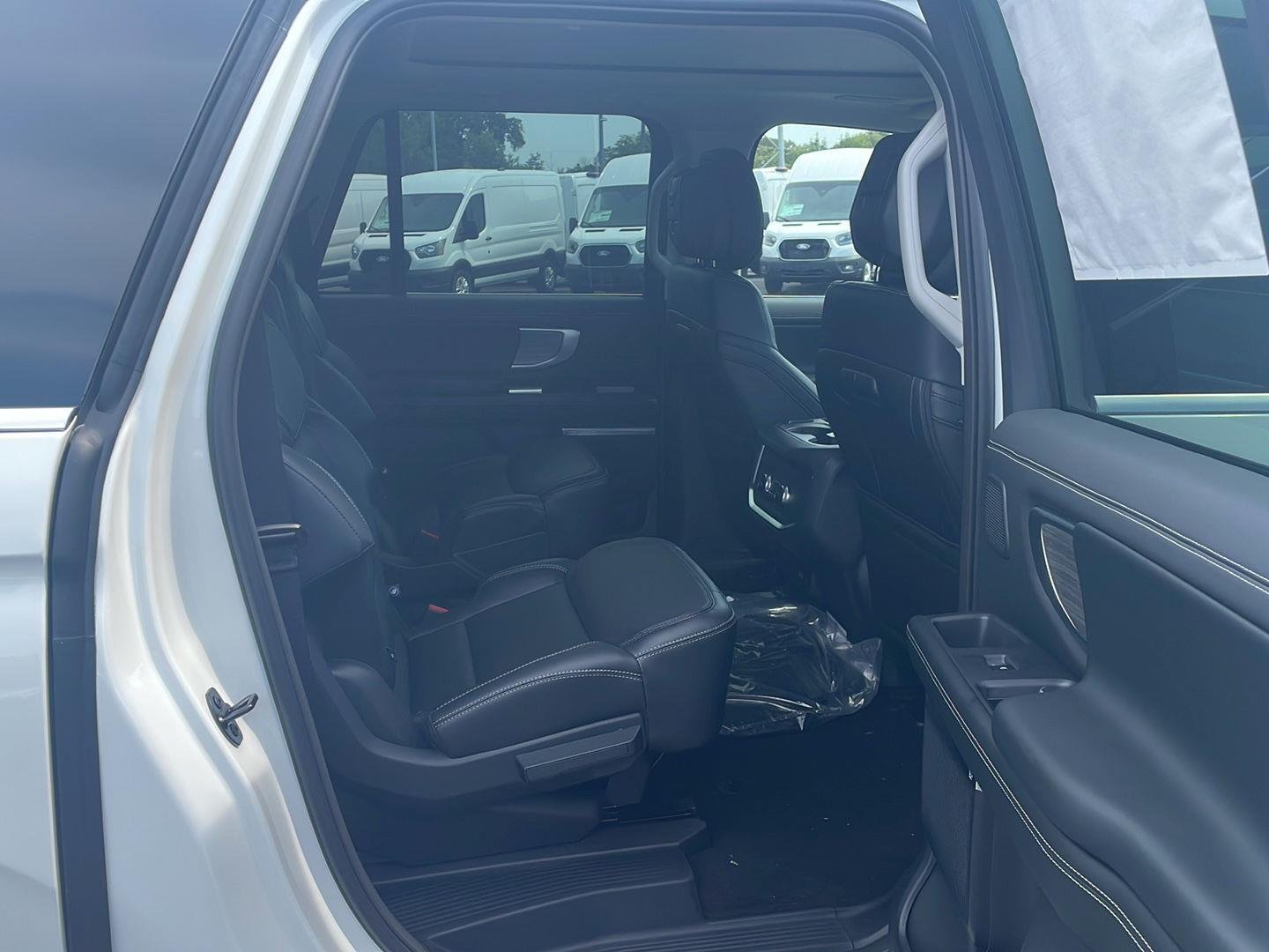 New 2027 Star White Metallic Tri-Coat Ford MAX Platinum image 27