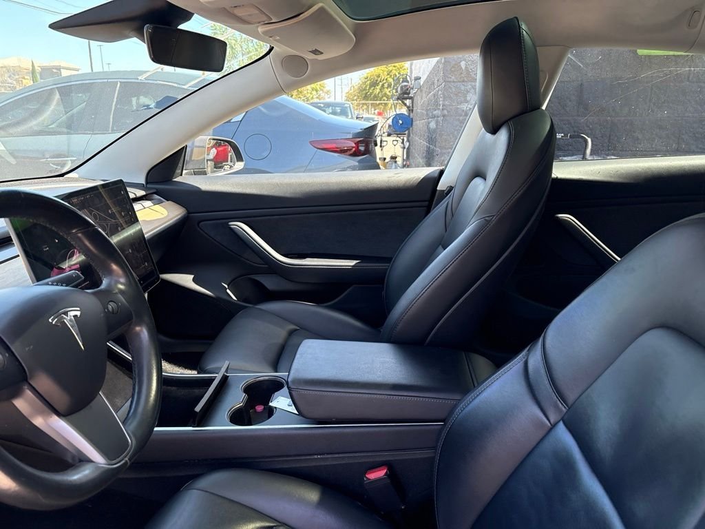Used 2018  Tesla Long Range image 10