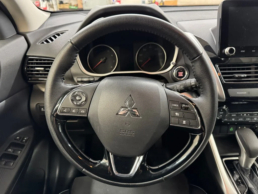 Used 2025 Silver Mitsubishi SE image 19