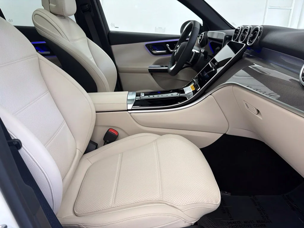 New 2027 White Mercedes-Benz GLC 300 image 27