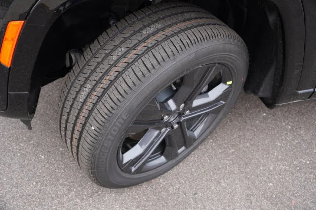 New 2027 High-Gloss Black Paint Jeep Limited Reserve image 9