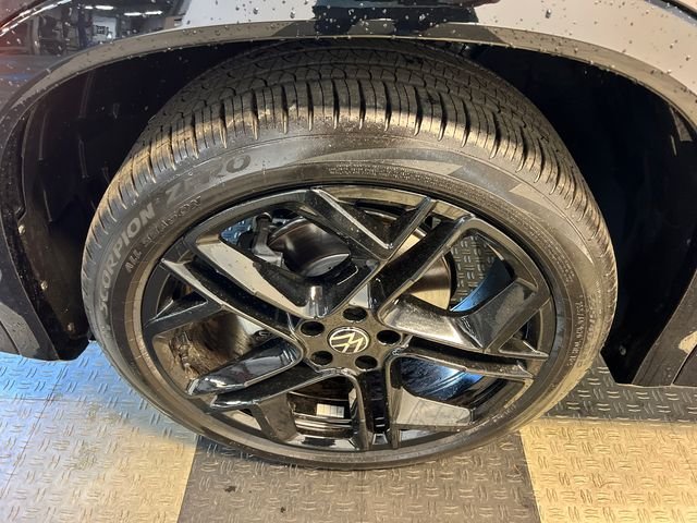 New 2026 Black Volkswagen 2.0T SE R-Line Black image 9