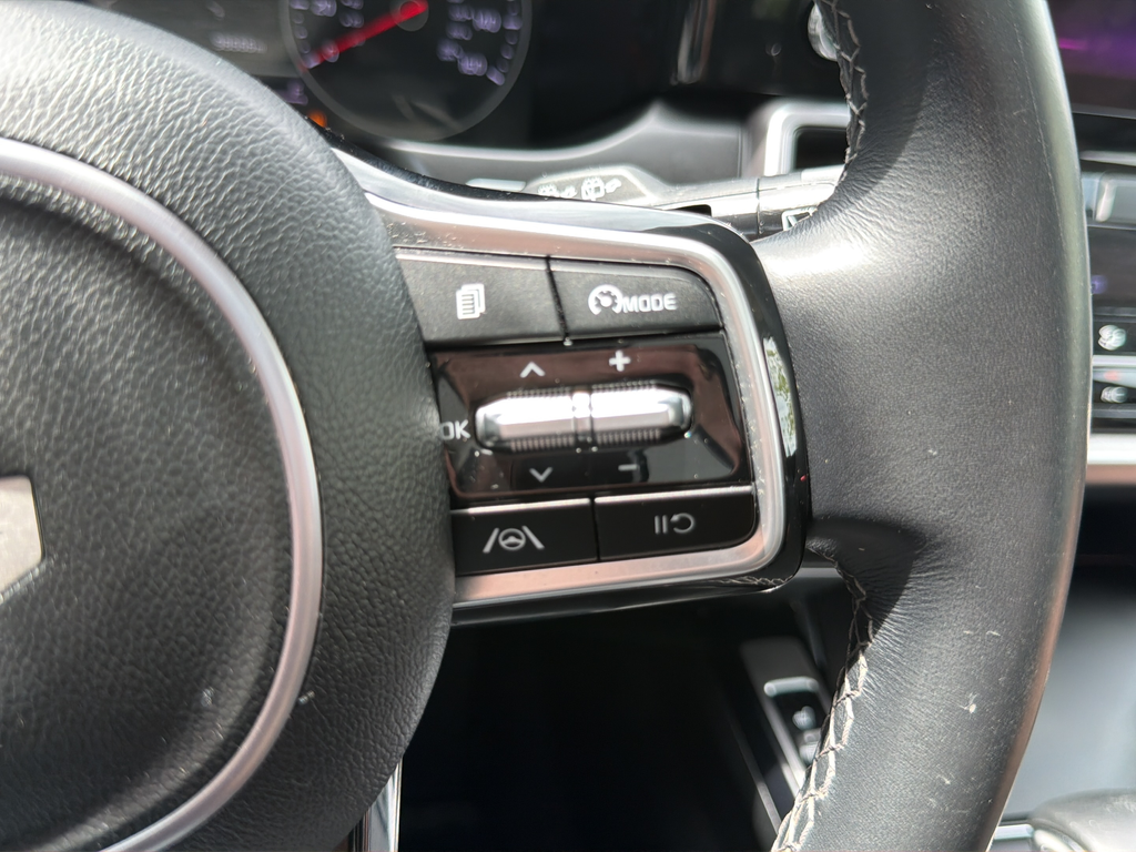 Used 2023 Red Kia S image 14